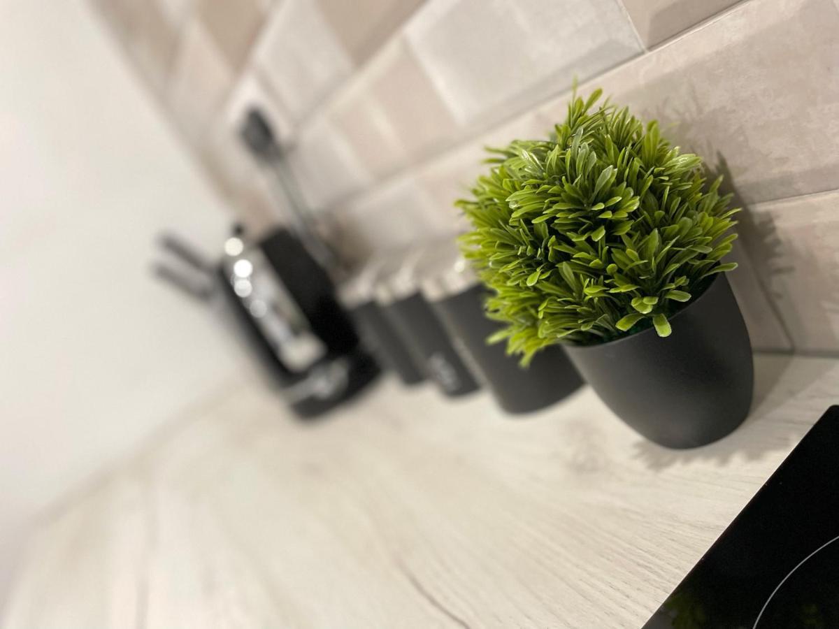 Luxurious 2 Bed Apartment In Heart Of Burnley With Private Parking Zewnętrze zdjęcie