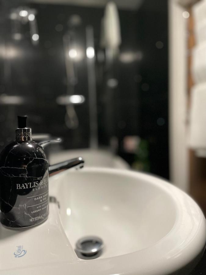 Luxurious 2 Bed Apartment In Heart Of Burnley With Private Parking Zewnętrze zdjęcie