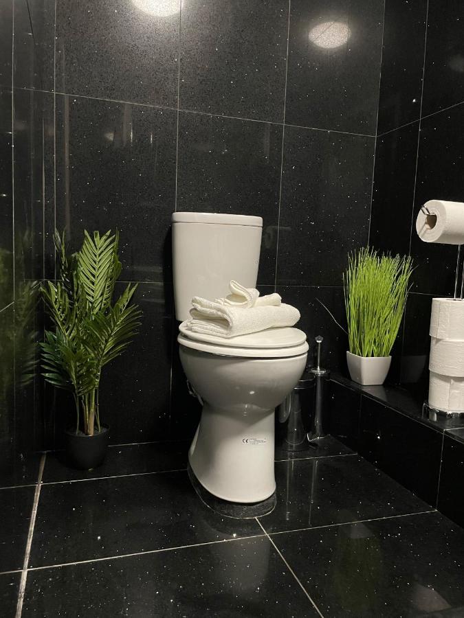 Luxurious 2 Bed Apartment In Heart Of Burnley With Private Parking Zewnętrze zdjęcie