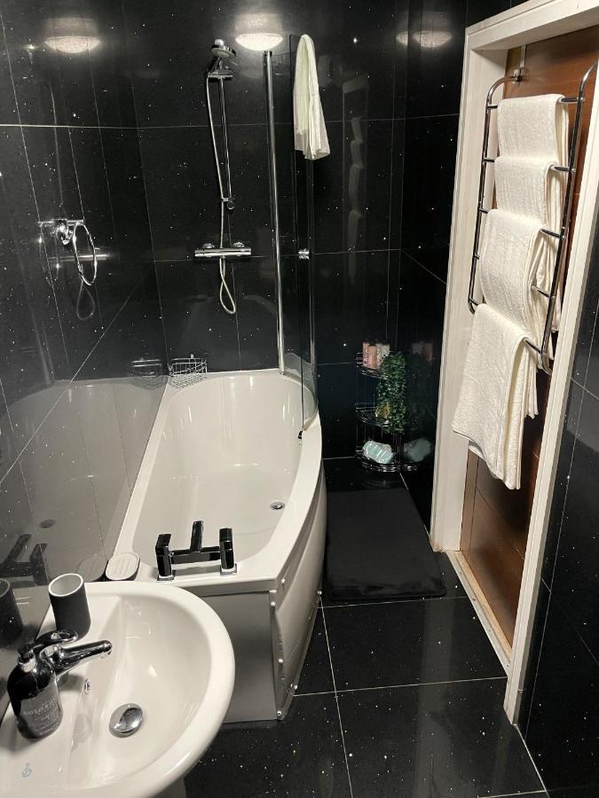 Luxurious 2 Bed Apartment In Heart Of Burnley With Private Parking Zewnętrze zdjęcie